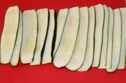 название картинки Рулетики из кабачков с помидорами и сыром