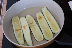 название картинки Рулетики из кабачков с помидорами и сыром