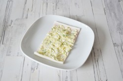 Рулетики из крабовых палочек