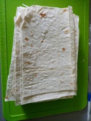 Лавашные рулетики творожно сырные жареные - шаг 1