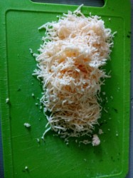 Лавашные рулетики творожно сырные жареные - шаг 4