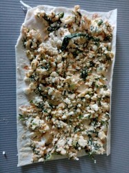 Лавашные рулетики творожно сырные жареные - шаг 7