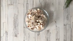 название картинки Рулетики из свинины с грибами