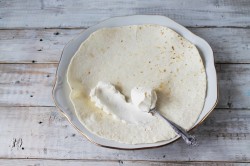 Лаваш с красной рыбой и творожным сыром