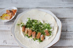 Лаваш с красной рыбой и творожным сыром