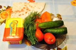 Рулет из лаваша с зеленью творогом и овощами - шаг 1 Рулет из лаваша с зеленью творогом и овощами - шаг 1