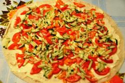 Рулет из лаваша с зеленью творогом и овощами - шаг 8 Рулет из лаваша с зеленью творогом и овощами - шаг 8