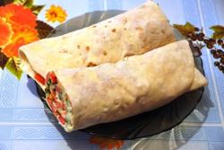 Рулет из лаваша с зеленью творогом и овощами - шаг 9 Рулет из лаваша с зеленью творогом и овощами - шаг 9