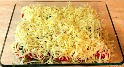 Рулеты из куриного филе с зеленью и черносливом