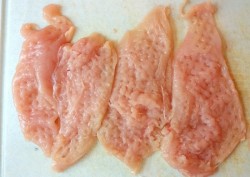 Рулеты из куриного филе с зеленью и черносливом