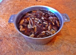 Жаркое с грибами и картошкой в горшочках