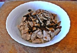 Жаркое с грибами и картошкой в горшочках