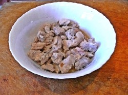 Жаркое с грибами и картошкой в горшочках