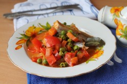 Рыба тушеная с овощами