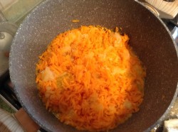 Минтай в томатном соусе с овощами