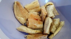 Рыбка на овощной подушке в духовке - шаг 2