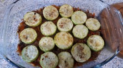 Рыбка на овощной подушке в духовке - шаг 5