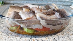 Рыбка на овощной подушке в духовке - шаг 6