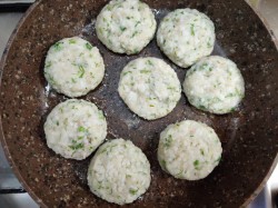 Рыбные котлеты из рыбы с рисом - шаг 7 Рыбные котлеты из рыбы с рисом - шаг 7