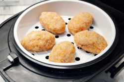 Рыбные котлеты на пару в мультиварке