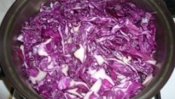 Рыбные тефтели с красной капустой и коричневым рисом