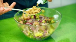 Рыбный салат с копченой скумбрией и маринованными огурцами