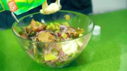 Рыбный салат с копченой скумбрией и маринованными огурцами