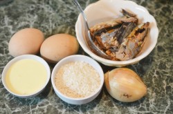 Салат из сайры консервированной с яйцом и рисом