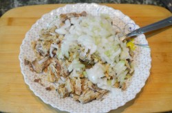 Салат из сайры консервированной с яйцом и рисом