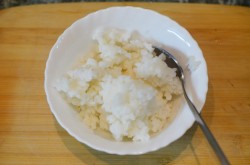 Салат из сайры консервированной с яйцом и рисом