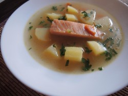 название картинки Рыбный суп уха из красной рыбы с кинзой