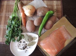 название картинки Рыбный суп уха из красной рыбы с кинзой