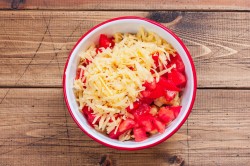 название картинки Салат Алекс с курицей и шампиньонами