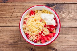 название картинки Салат Алекс с курицей и шампиньонами