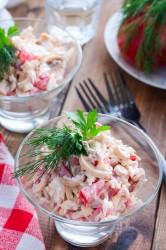 название картинки Салат Алекс с курицей и шампиньонами