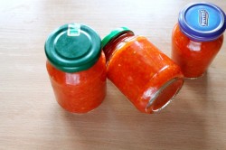 название картинки Салат Аппетитка на зиму из помидор с яблоками