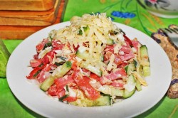 Салат Бахор с колбасой