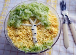 название картинки Салат Березка со свежим огурцом и курицей