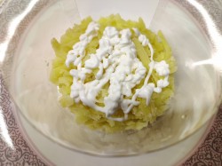 название картинки Салат Царский с икрой и кальмарами