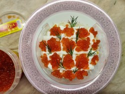 название картинки Салат Царский с икрой и кальмарами