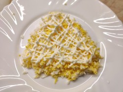 Салат царский с кальмарами и креветками