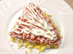 Салат царский с кальмарами и креветками