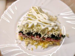 Салат царский с кальмарами и креветками