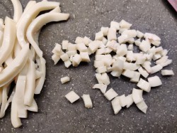 Салат царский с кальмарами и креветками