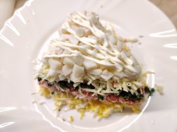 Салат царский с кальмарами и креветками