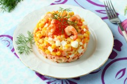 название картинки Салат Царский с креветками и красной икрой