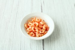 название картинки Салат Царский с креветками и красной икрой