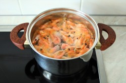 название картинки Салат Царский с креветками и красной икрой