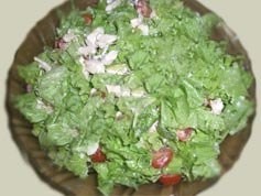 название картинки Салат Цезарь с курицей сухарями желтками