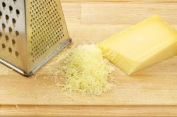 название картинки Салат Цезарь с курицей сухарями желтками